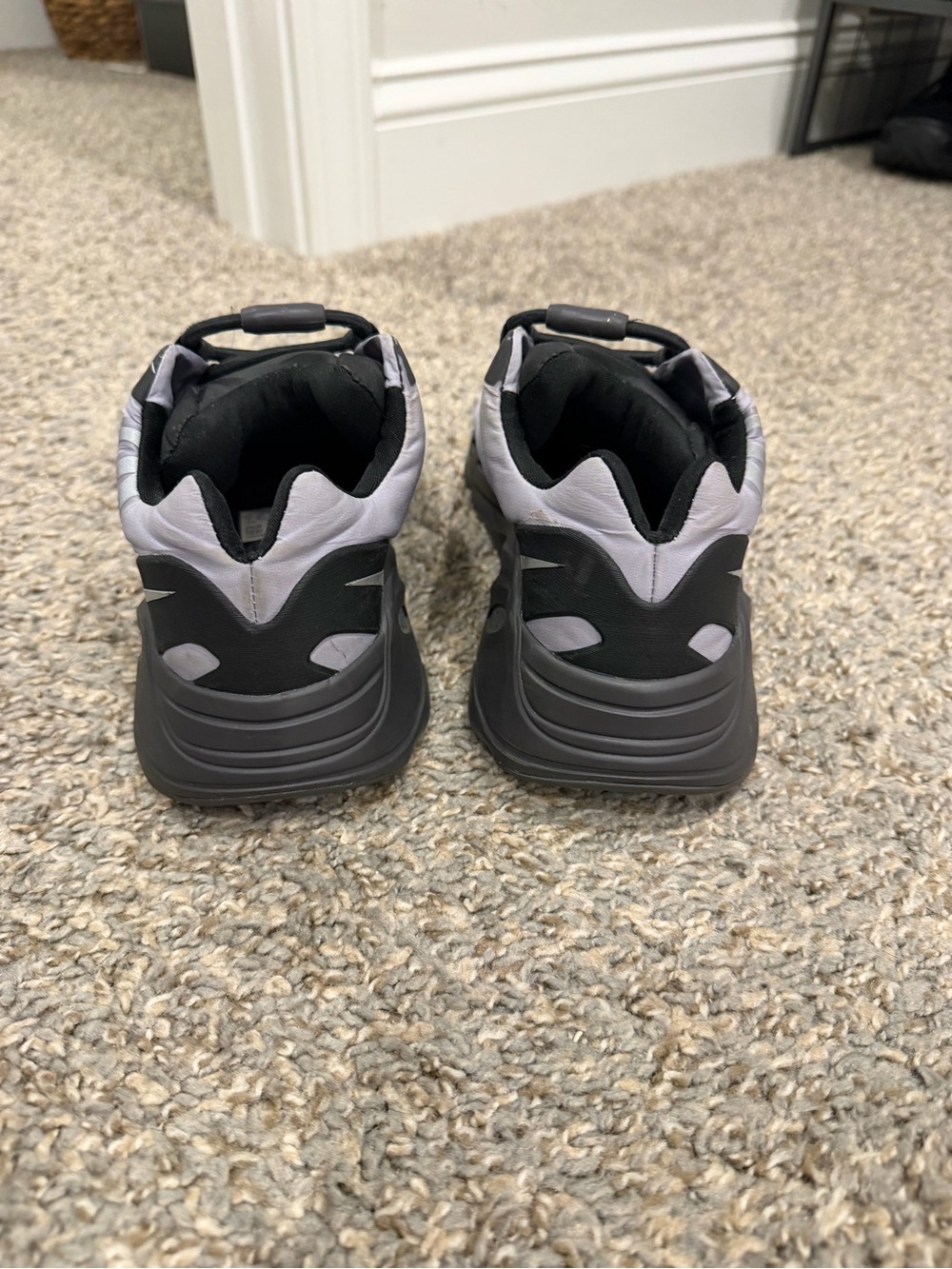 Adidas Yeezy Boost 700 MNVN - Picture 3 of 3